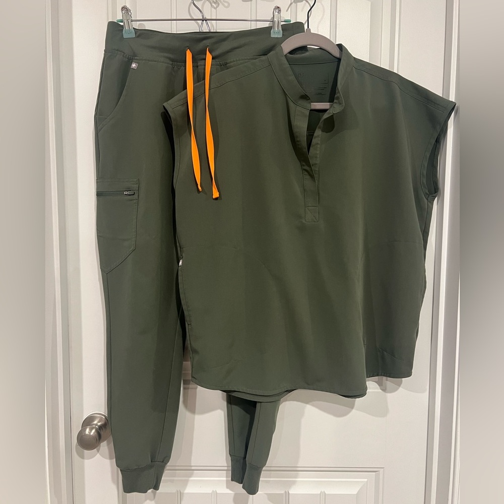 Figs Medium Jogger and Medium Rafaela Top